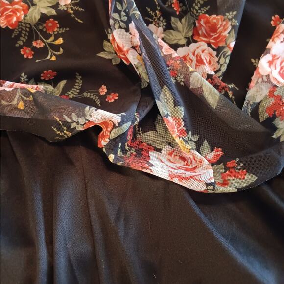 EUC Bobbie Brooks Size 3X Black With Roses Overlay Sleeveless Top Feminine - Picture 5 of 5